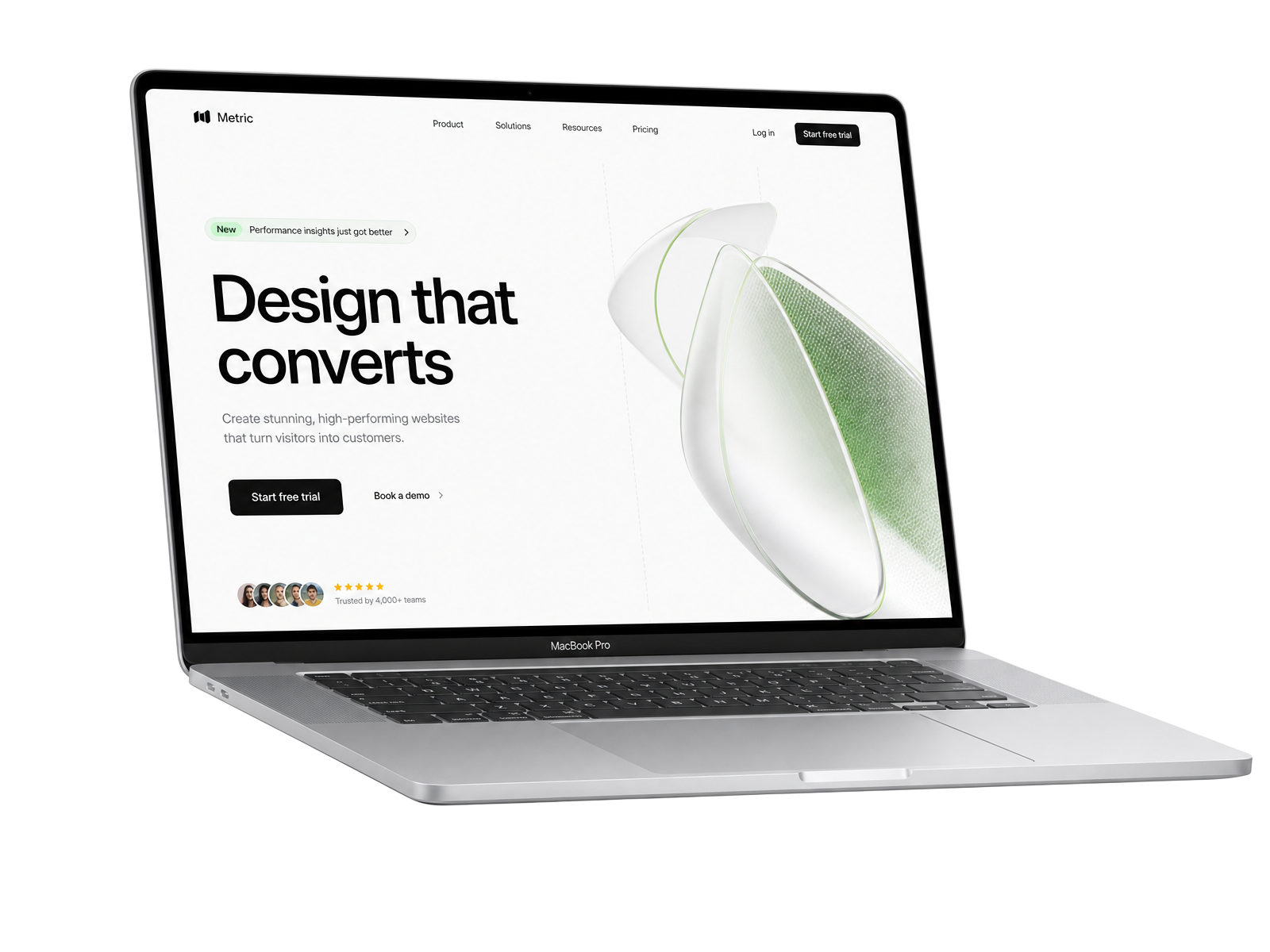 Ejemplo de diseño de página web para empresa mostrado en una MacBook Pro